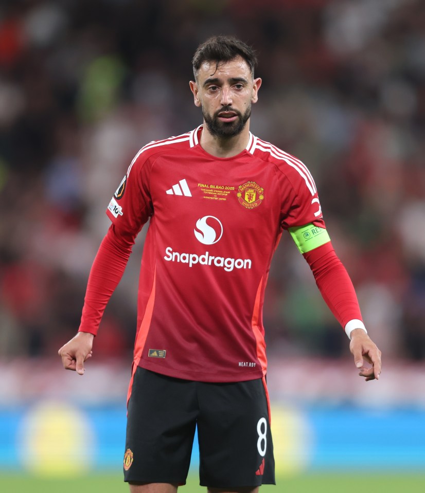 Fernandes 'given 72 hours to accept take-it-or-leave it offer' to quit Man Utd Fernandes 'given 72 hours to accept take-it-or-leave it offer' to quit Man Utd