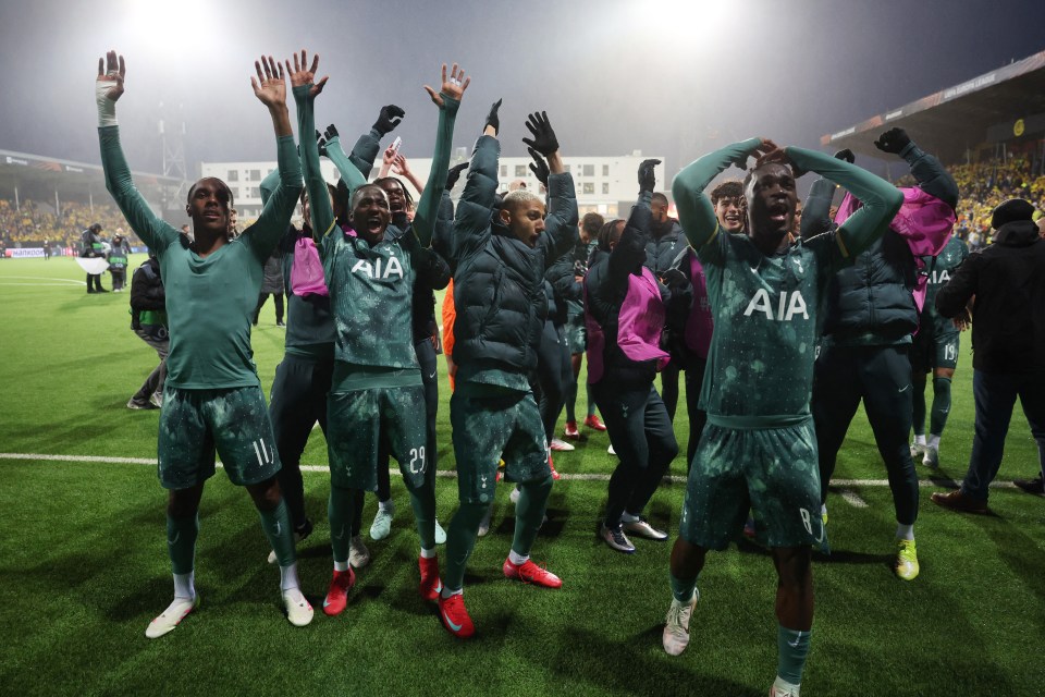 'Watching and hoping' – Harry Kane hopes Spurs end trophy drought like he did 'Watching and hoping' – Harry Kane hopes Spurs end trophy drought like he did