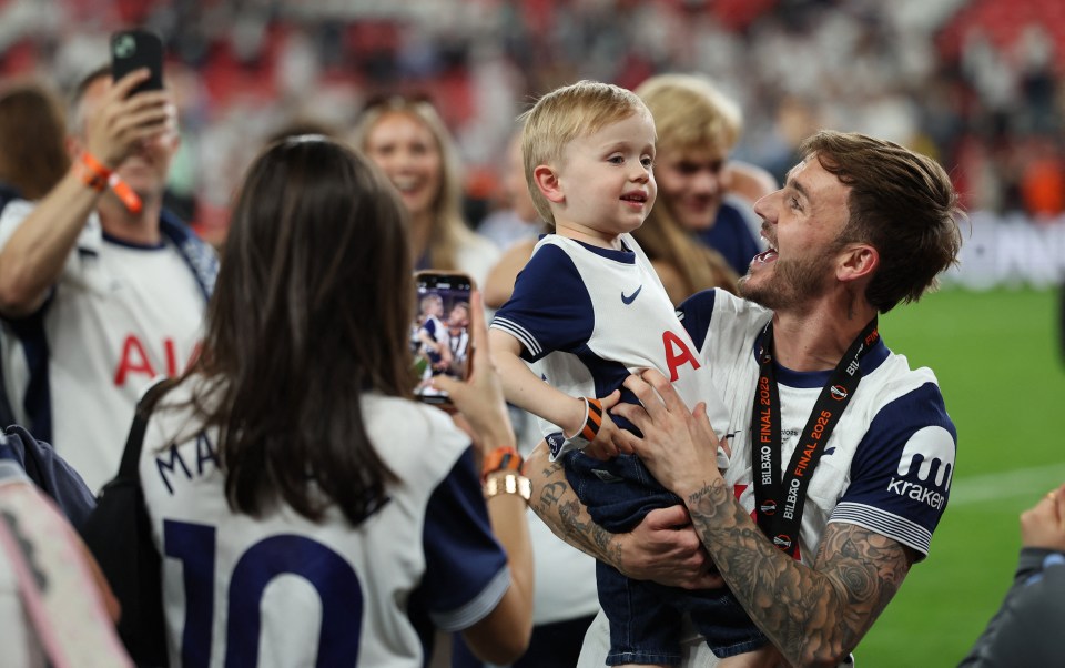 James Maddison kisses girlfriend as Tottenham stars celebrate on pitch James Maddison kisses girlfriend as Tottenham stars celebrate on pitch