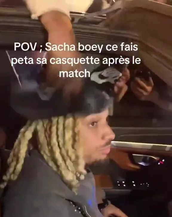 Moment fuming Bayern star has hat stolen in Paris chaos after Arsenal clash Moment fuming Bayern star has hat stolen in Paris chaos after Arsenal clash