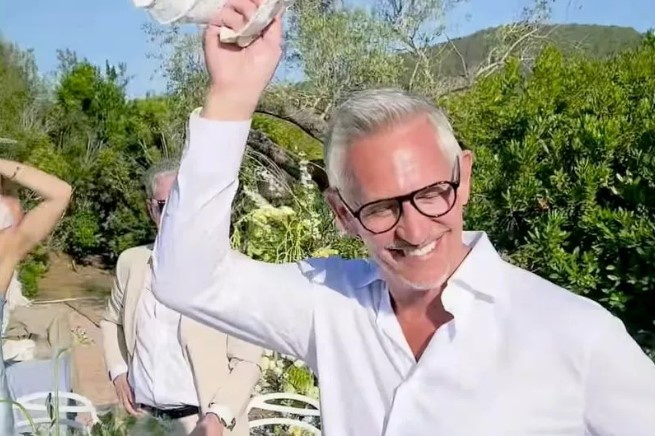 Gary Lineker reunites with brother Wayne amid 17-year feud at son's wedding Gary Lineker reunites with brother Wayne amid 17-year feud at son's wedding