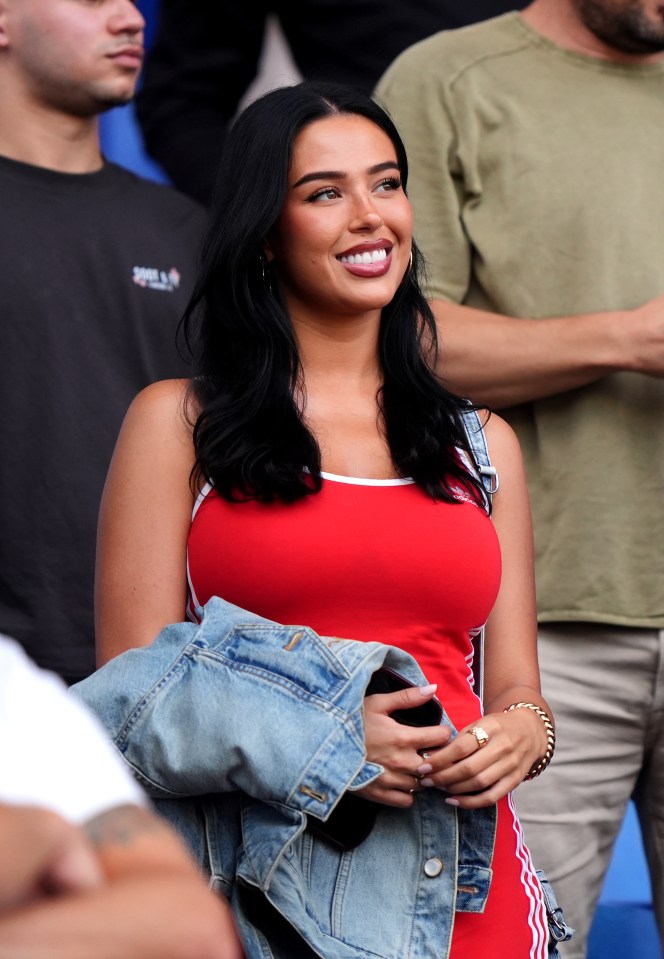 Bellingham's glam girlfriend Ashlyn spotted in stands with England star's mum Bellingham's glam girlfriend Ashlyn spotted in stands with England star's mum
