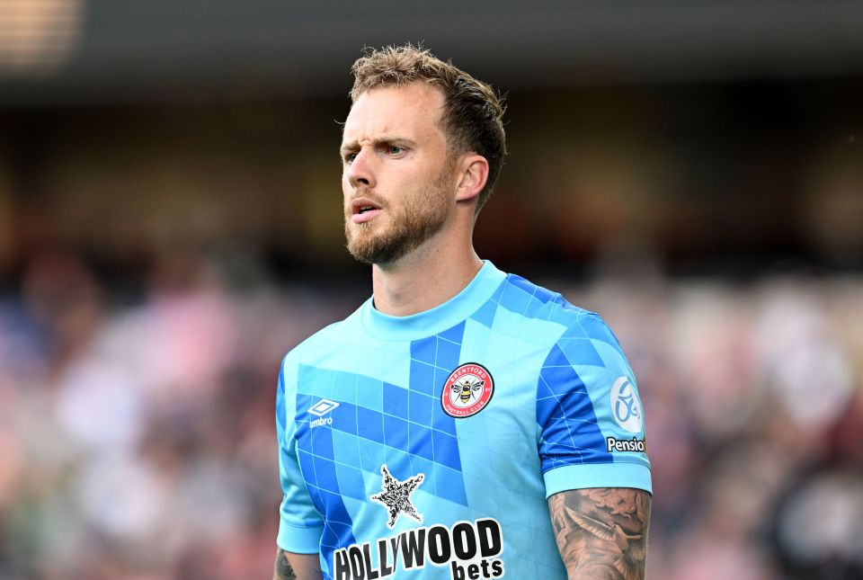 Brentford agree transfer for Liverpool goalkeeper Caoimhin Kelleher Brentford agree transfer for Liverpool goalkeeper Caoimhin Kelleher