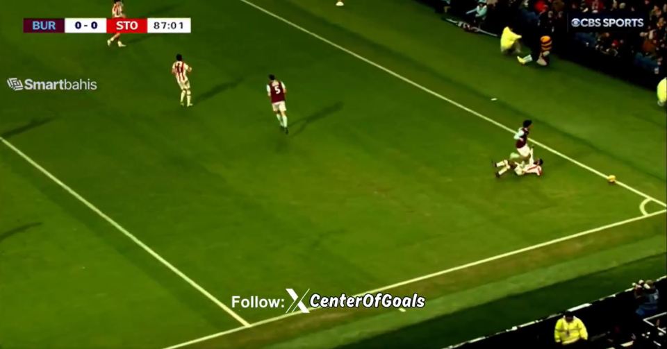 Ex-Man Utd star sent off for stamping on opponent's stomach in moment of madness Ex-Man Utd star sent off for stamping on opponent's stomach in moment of madness