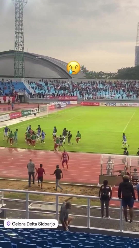 Football match descends into chaos with huge brawl and stars punching each other Football match descends into chaos with huge brawl and stars punching each other