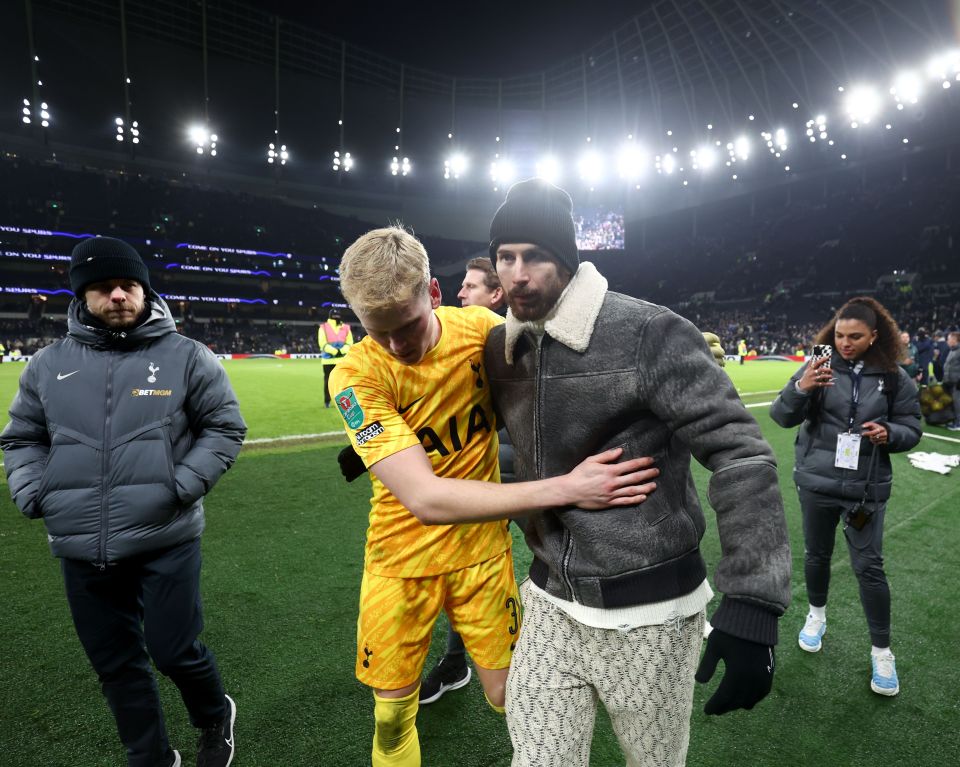 New Tottenham keeper Kinsky tipped to join Real Madrid after just two games New Tottenham keeper Kinsky tipped to join Real Madrid after just two games