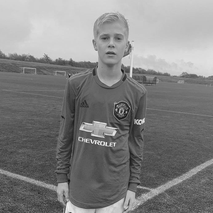 Man Utd fume after realising they let Bergvall slip away as photo re-emerges Man Utd fume after realising they let Bergvall slip away as photo re-emerges
