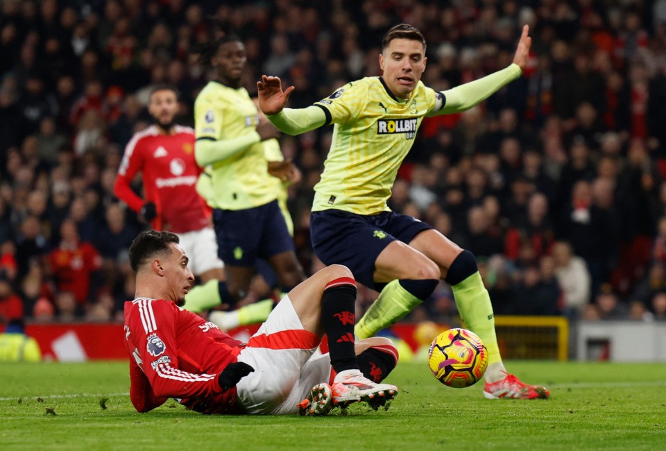 Antony's horror Man Utd career gets even worse with 'miss of the season' Antony's horror Man Utd career gets even worse with 'miss of the season'