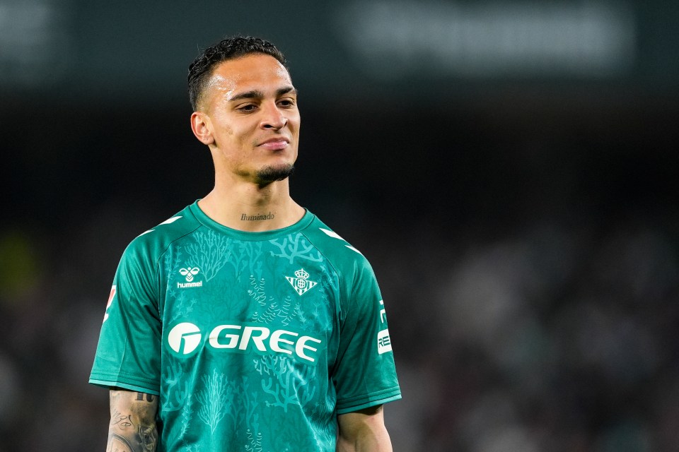 Man Utd fans can't believe their eyes after seeing Antony's goal celebration Man Utd fans can't believe their eyes after seeing Antony's goal celebration