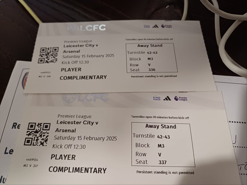 Baffled Arsenal fan buys 2 match tickets for £350 – belonging to star forward Baffled Arsenal fan buys 2 match tickets for £350 – belonging to star forward