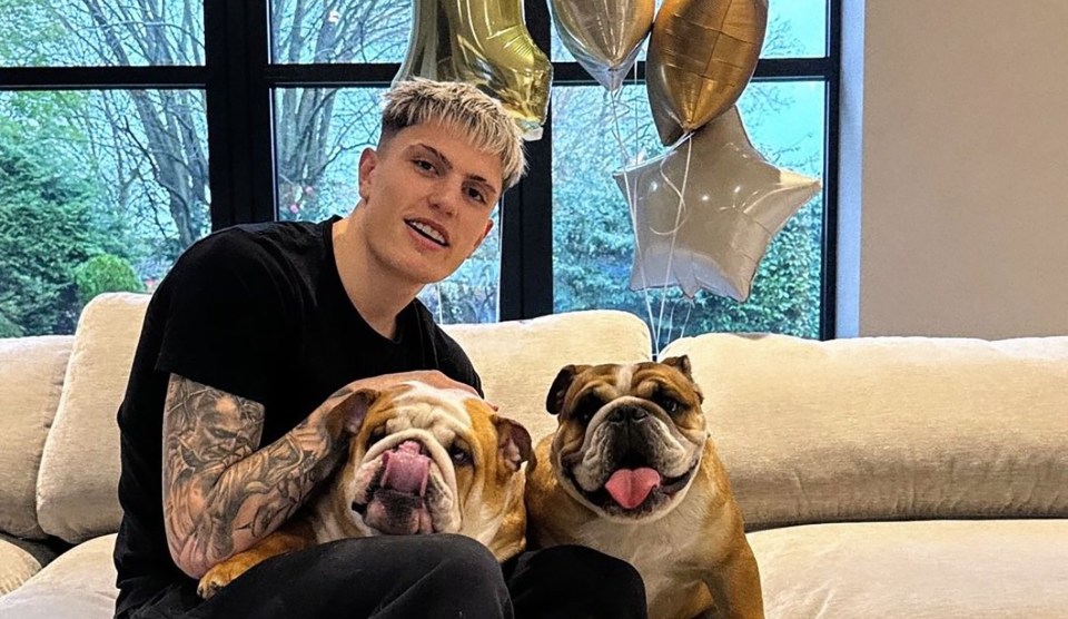 Mum finds Man U ace's lost dogs & gets tour of club's training ground in return Mum finds Man U ace's lost dogs & gets tour of club's training ground in return