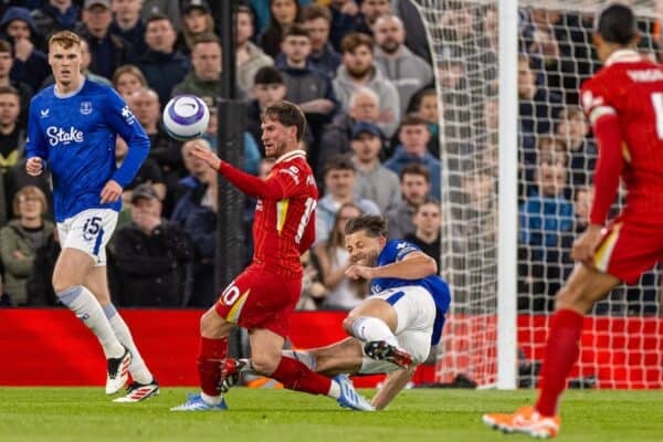 David Moyes criticises ref for ‘clear’ offside – but Everton “could have been lucky” David Moyes criticises ref for ‘clear’ offside – but Everton “could have been lucky”