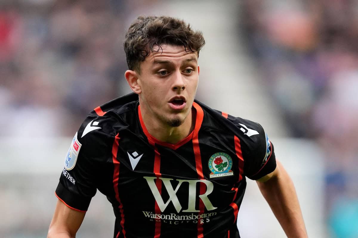 “Visibly emotional” Liverpool defender has injury taunted but gets own back on fans “Visibly emotional” Liverpool defender has injury taunted but gets own back on fans