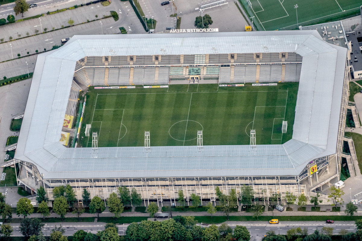 Former EFL stadium now housing with tiny strip of grass where centre-circle was Former EFL stadium now housing with tiny strip of grass where centre-circle was