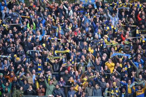 Amorim receives muted applause with Sporting fans split over Man Utd switch Amorim receives muted applause with Sporting fans split over Man Utd switch