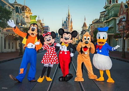 Gazza once got into a hilarious fight with Mickey Mouse & his Disney pals Gazza once got into a hilarious fight with Mickey Mouse & his Disney pals
