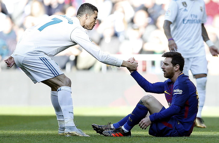 Watch Cristiano Ronaldo play ‘pick the better player’ out of 17 stars Watch Cristiano Ronaldo play ‘pick the better player’ out of 17 stars