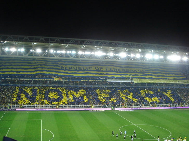 Antony leaves Fenerbahce stadium on crutches after Man Utd star carried off Antony leaves Fenerbahce stadium on crutches after Man Utd star carried off