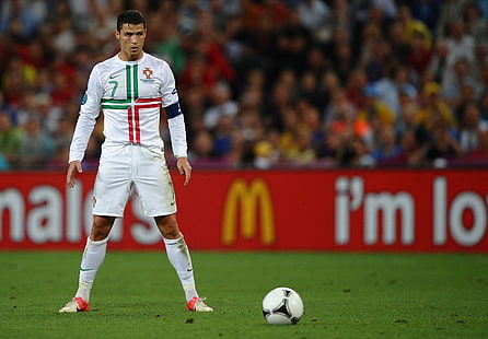 Kyle Walker could link up with Cristiano Ronaldo as he is Saudi transfer target Kyle Walker could link up with Cristiano Ronaldo as he is Saudi transfer target