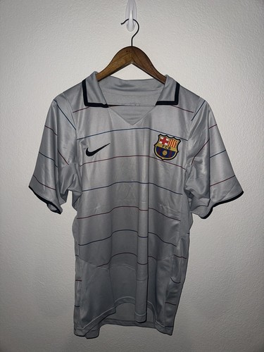 Barcelona Retro Away Soccer Jersey 2003/2004 Ronaldinho #10 Size Medium Barcelona Retro Away Soccer Jersey 2003/2004 Ronaldinho #10 Size Medium
