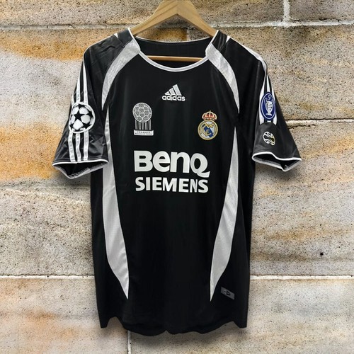 Ronaldo #9 – Real Madrid jersey 2006-2007 Short sleeve jersey Black Retro Ronaldo #9 – Real Madrid jersey 2006-2007 Short sleeve jersey Black Retro