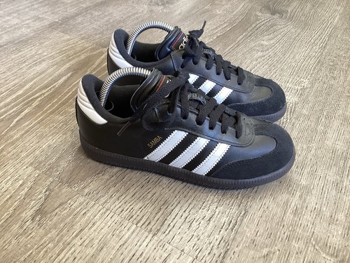 Adidas Kid’s Samba Classic Soccer Shoes Black White Size 5.5 Kids Adidas Kid’s Samba Classic Soccer Shoes Black White Size 5.5 Kids