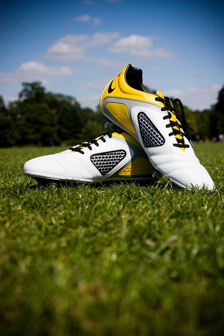 Nike Phantom GT Pro FG Jr CK8473-006 Soccer Shoes. Youth Size: 5.5Y Nike Phantom GT Pro FG Jr CK8473-006 Soccer Shoes. Youth Size: 5.5Y