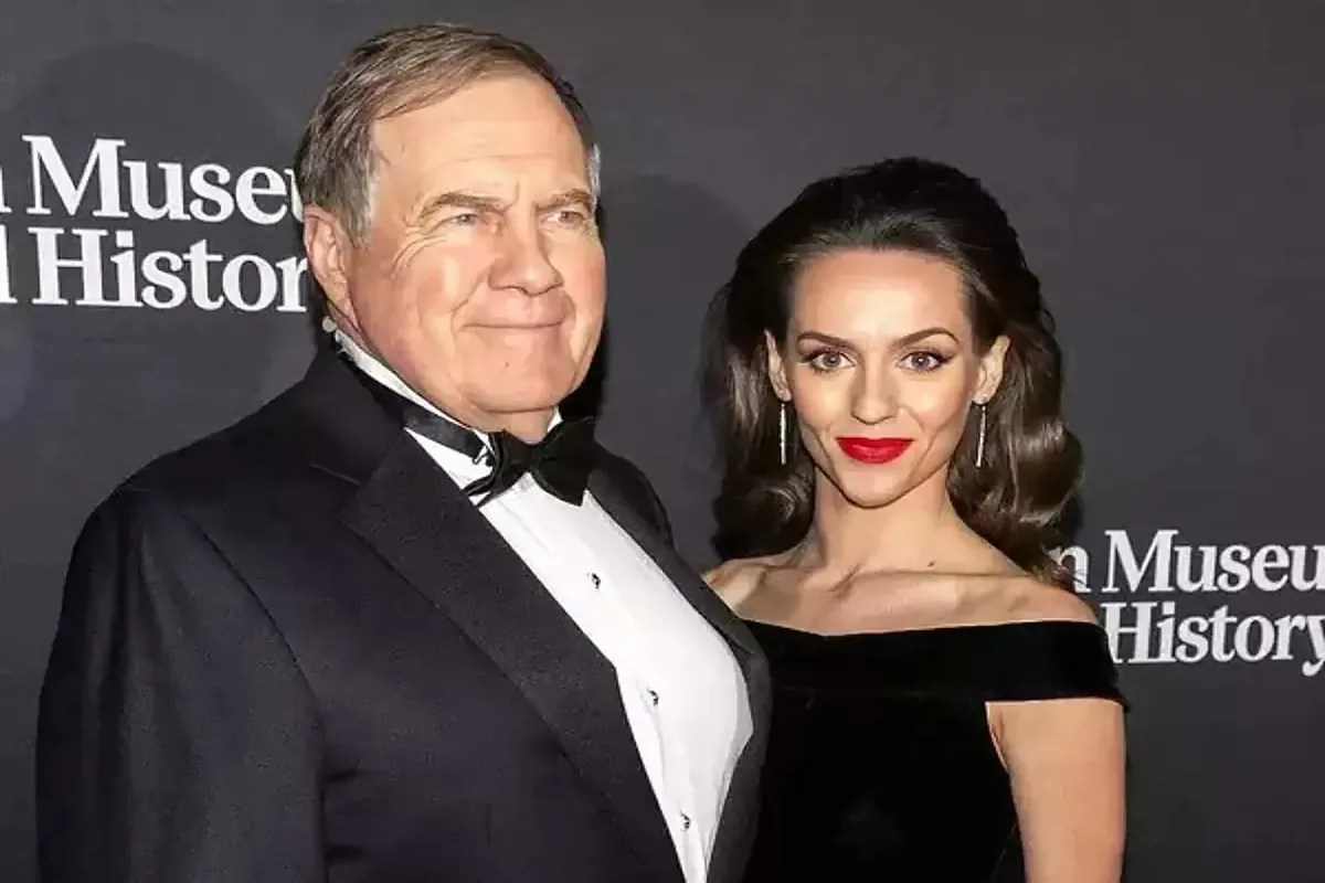Bill Belichick and his young girlfriend Jordon Hudson share a lobster dinner…. without lobster! Bill Belichick and his young girlfriend Jordon Hudson share a lobster dinner…. without lobster!