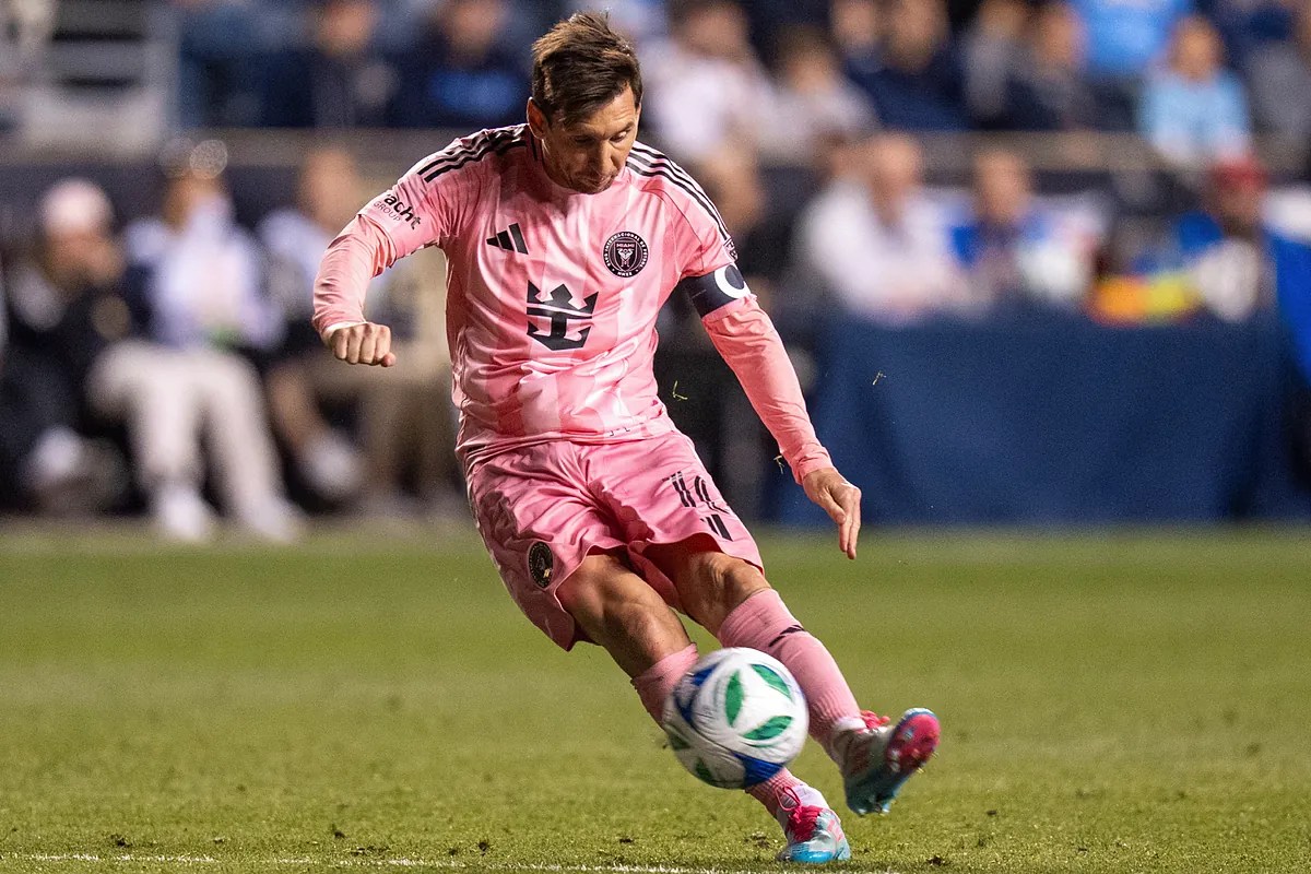 Lionel Messi's breathtaking free-kick goal inspires Inter Miami's comeback in epic draw Lionel Messi's breathtaking free-kick goal inspires Inter Miami's comeback in epic draw