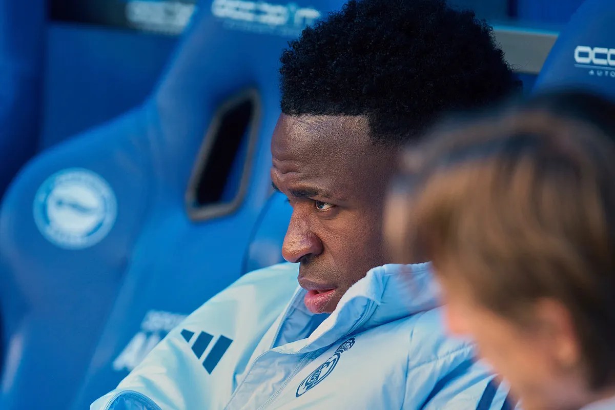 Vinicius' haircut the target of mocks from fans across the entire world Vinicius' haircut the target of mocks from fans across the entire world