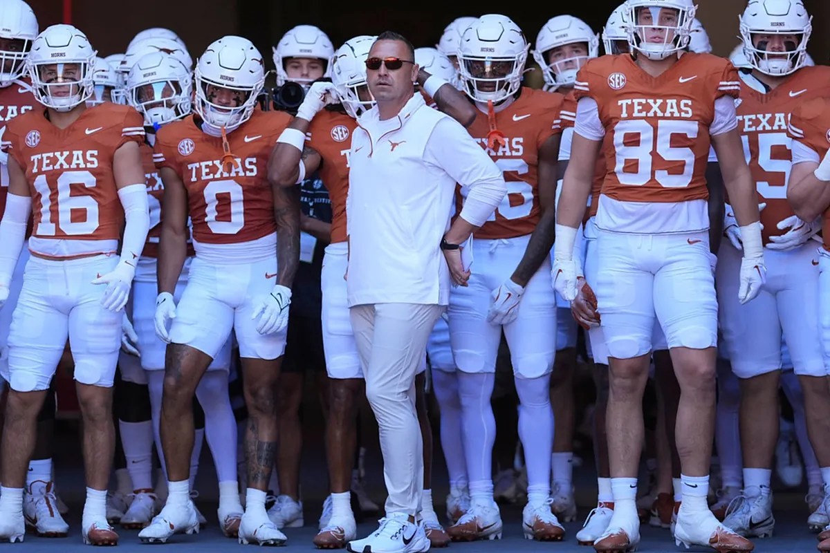 Steve Sarkisian sends strong message to Arch Manning, Quinn Ewers ahead of crucial Arkansas game Steve Sarkisian sends strong message to Arch Manning, Quinn Ewers ahead of crucial Arkansas game
