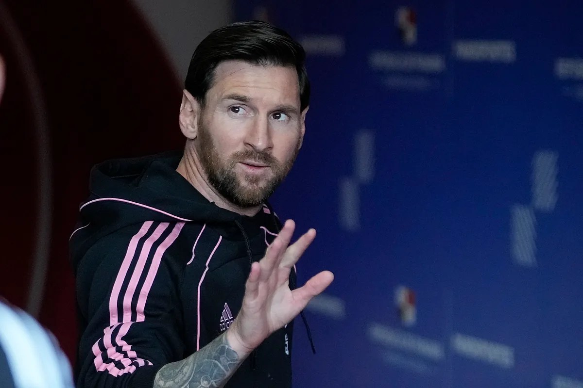 Messi's passport was checked twice because officials didn't believe he was the real Messi Messi's passport was checked twice because officials didn't believe he was the real Messi