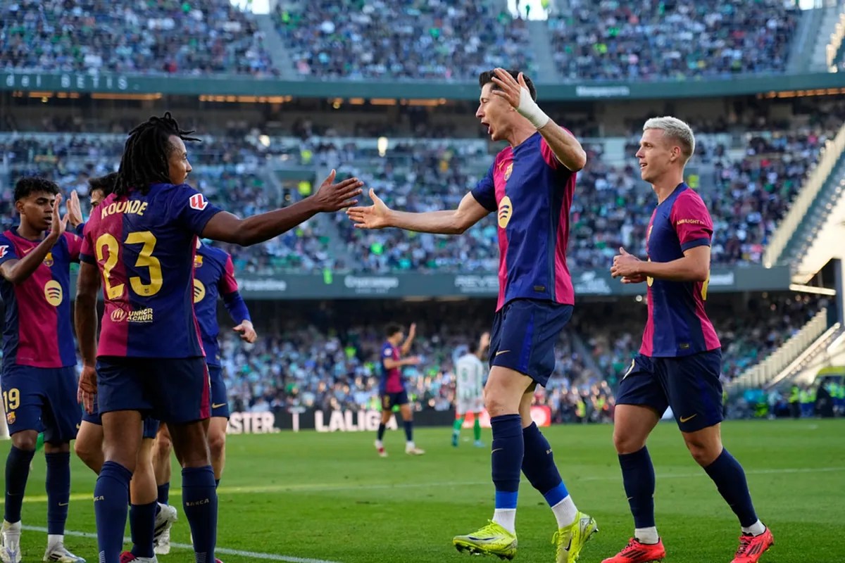 Flick sent off for protesting penalty in Barcelona draw at Betis Flick sent off for protesting penalty in Barcelona draw at Betis
