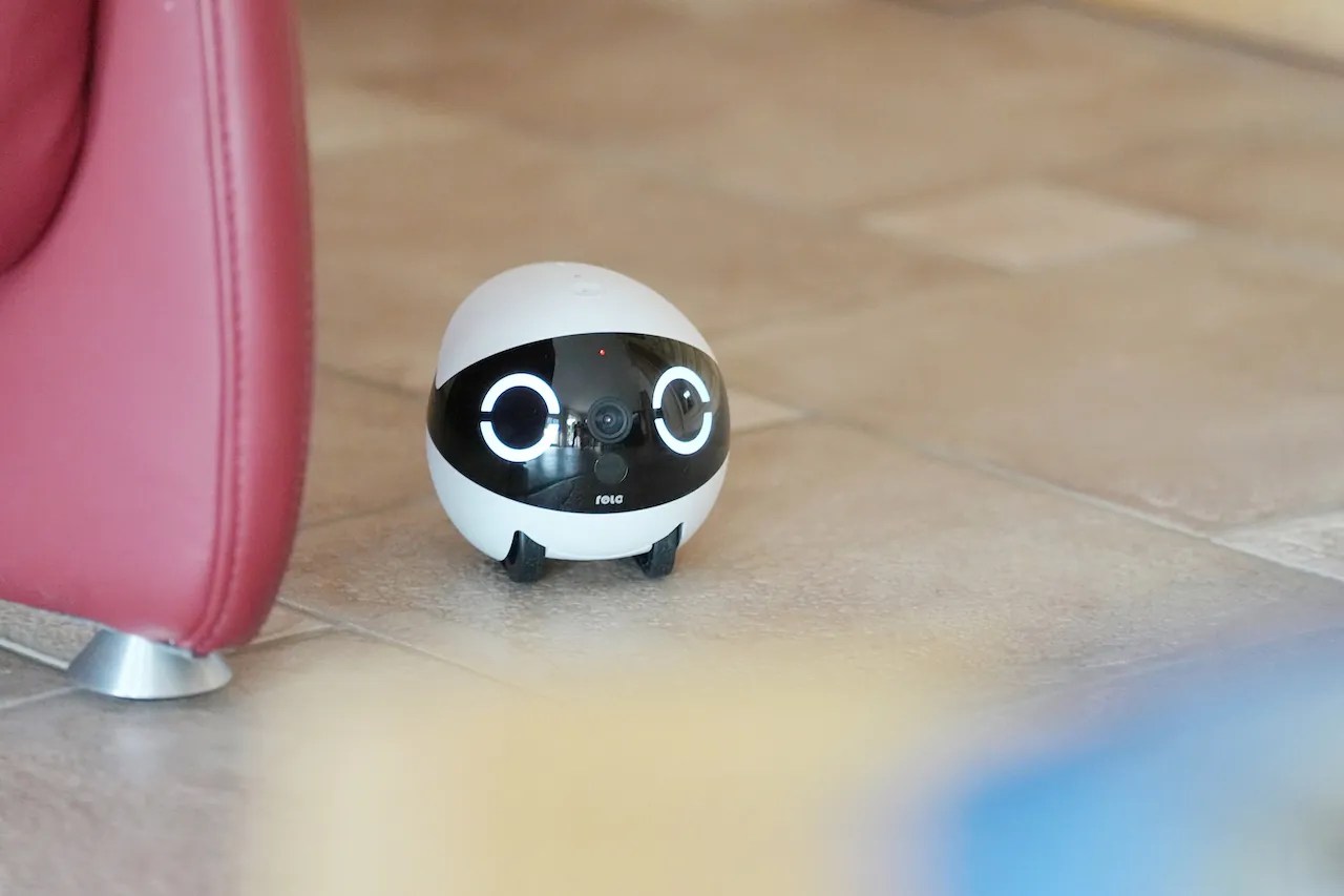 The ROLA Mini Companion Robot - FrontRowSociety
