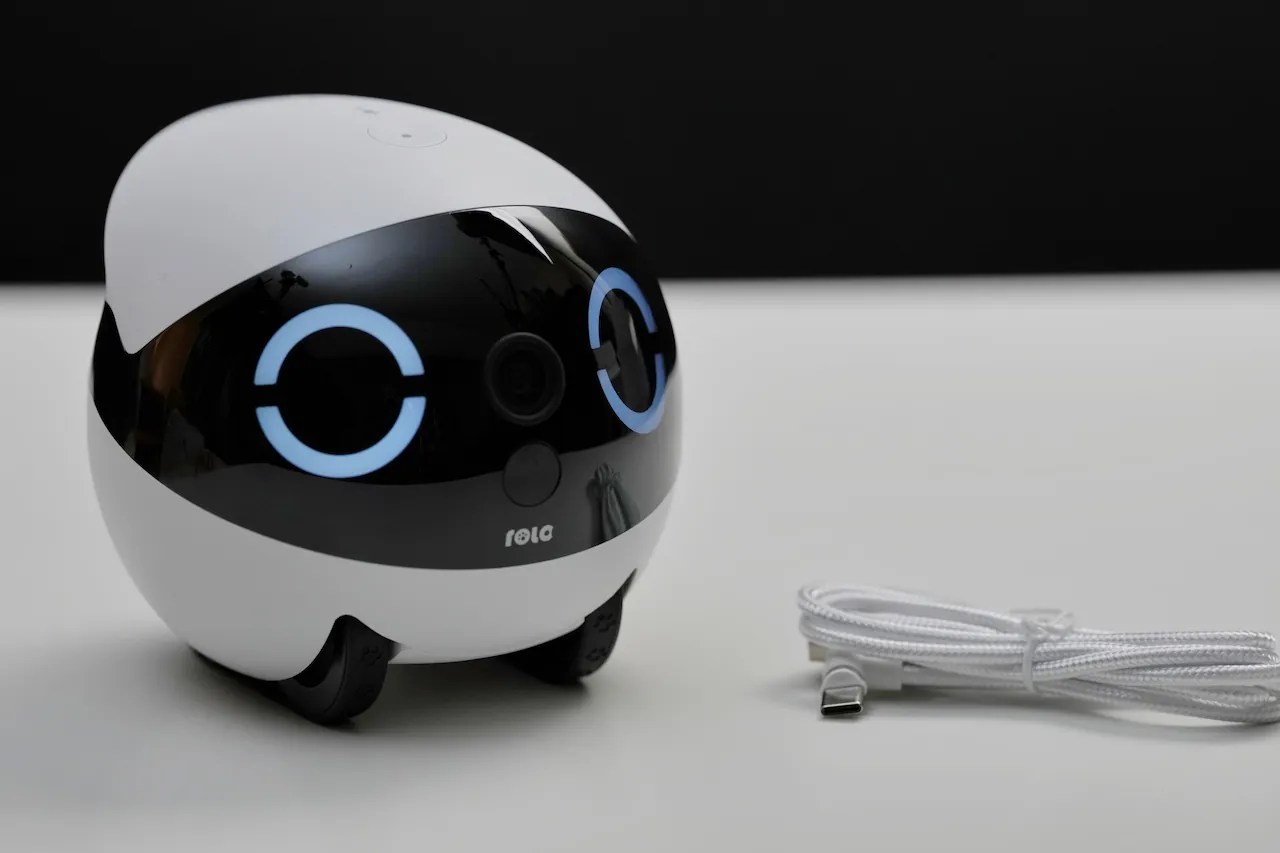The ROLA Mini Companion Robot - FrontRowSociety