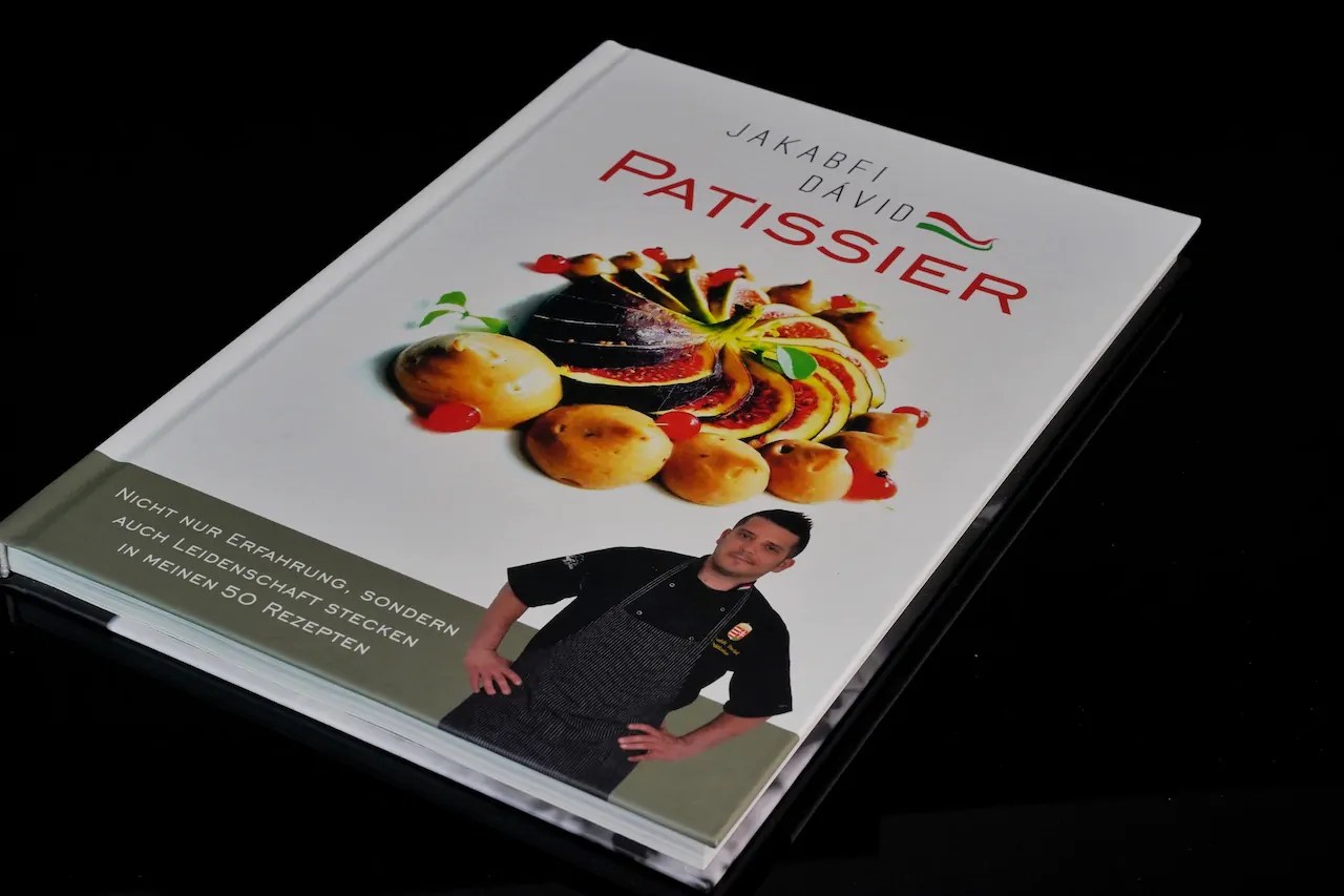 Book Review: Fou de Patisserie & Patissier - FrontRowSociety