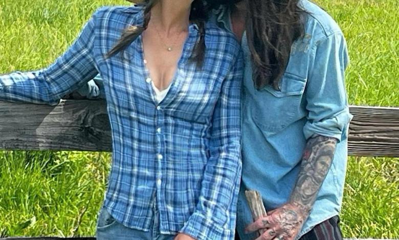 How Elizabeth Hurley and Billy Ray Cyrus connect with the children of the other in the middle of their new romance How Elizabeth Hurley and Billy Ray Cyrus connect with the children of the other in the middle of their new romance
