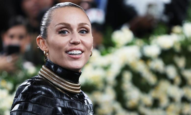 Miley Cyrus premieres her new album with a surprise performance at a Tiktok event Miley Cyrus premieres her new album with a surprise performance at a Tiktok event