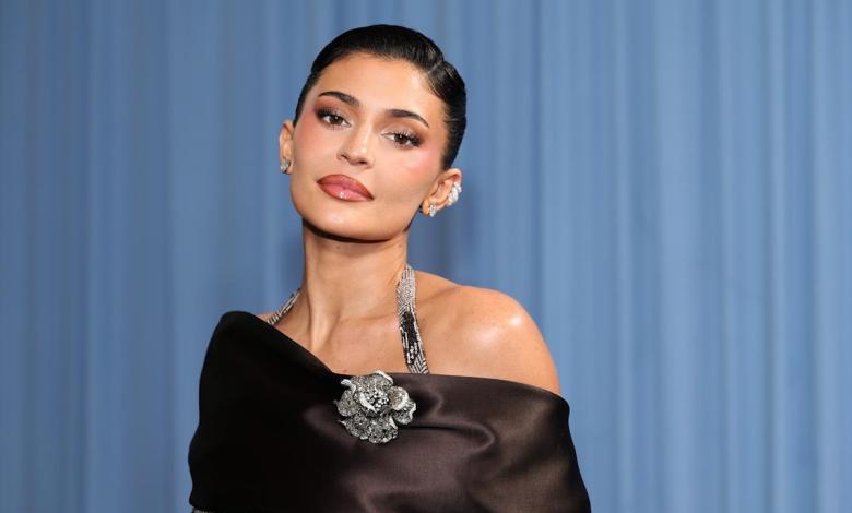Kylie Jenner walks alone on the red carpet of the Met 2025 gala, attends without Timothée Chalamet Kylie Jenner walks alone on the red carpet of the Met 2025 gala, attends without Timothée Chalamet