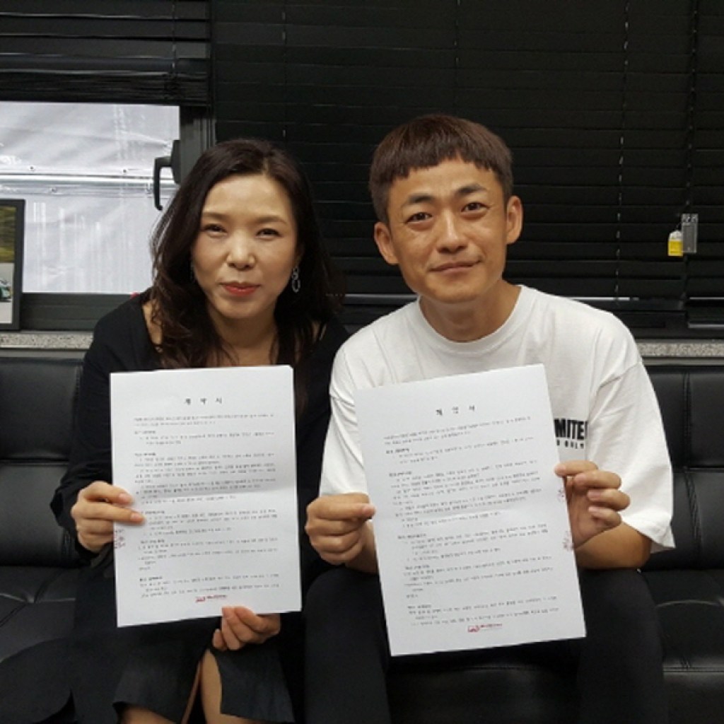 ㈜엠제이메디코리아, 개그맨 한민관과 ‘소상공인 살리기’ 프로젝트를 위한 라이브커머스 방송 파트너십 체결 ㈜엠제이메디코리아, 개그맨 한민관과 ‘소상공인 살리기’ 프로젝트를 위한 라이브커머스 방송 파트너십 체결