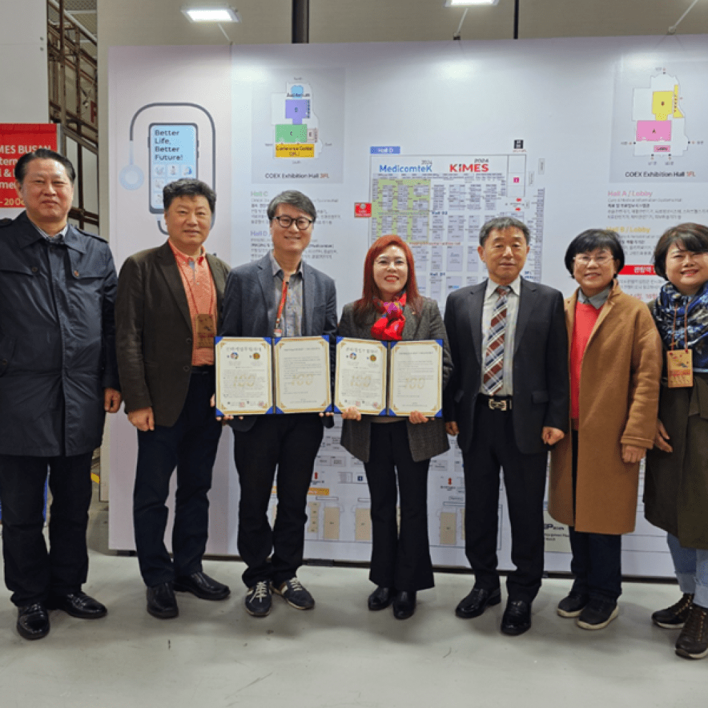 (주)백강방수콘크리트연구소와 강남구 소비자저널, 관장비데와 음이온생성수기 보급 및 세계 진출을 위한 업무협약서에 서명해 (주)백강방수콘크리트연구소와 강남구 소비자저널, 관장비데와 음이온생성수기 보급 및 세계 진출을 위한 업무협약서에 서명해