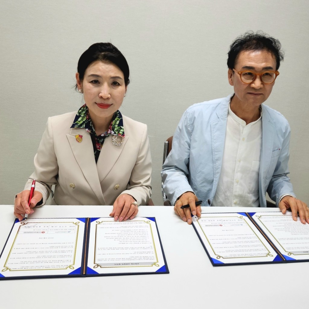 한국멀티미디어방송총연합회와 국제문화CT대학교, 전략적 산학 교류 교육 협력을 위한 업무협약서에 서명해 한국멀티미디어방송총연합회와 국제문화CT대학교, 전략적 산학 교류 교육 협력을 위한 업무협약서에 서명해