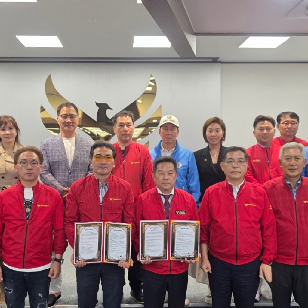 (주)한국파크골프, (주)오션트립스와 국내 최초 펫 파크골프 & 퍼피 패션쇼 페스티벌 공동추진 업무협약서에 서명해 (주)한국파크골프, (주)오션트립스와 국내 최초 펫 파크골프 & 퍼피 패션쇼 페스티벌 공동추진 업무협약서에 서명해