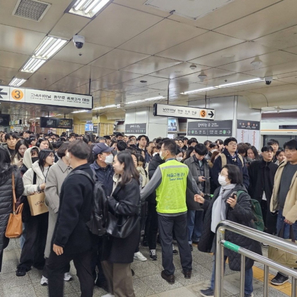 한파 속 서울시민, 차분하게 질서 지켜 한파 속 서울시민, 차분하게 질서 지켜
