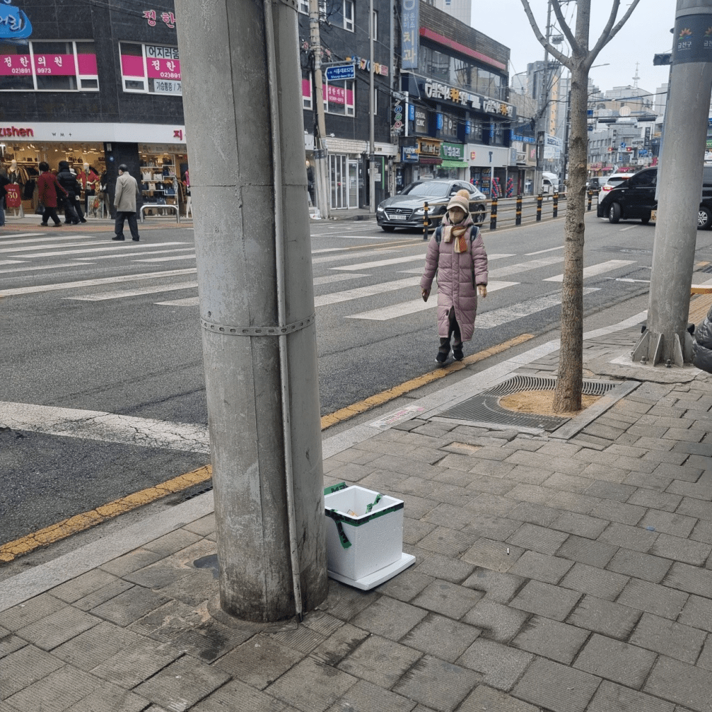 금천구, 스마트 가로휴지통 도입으로 거리 환경 개선 기대 금천구, 스마트 가로휴지통 도입으로 거리 환경 개선 기대