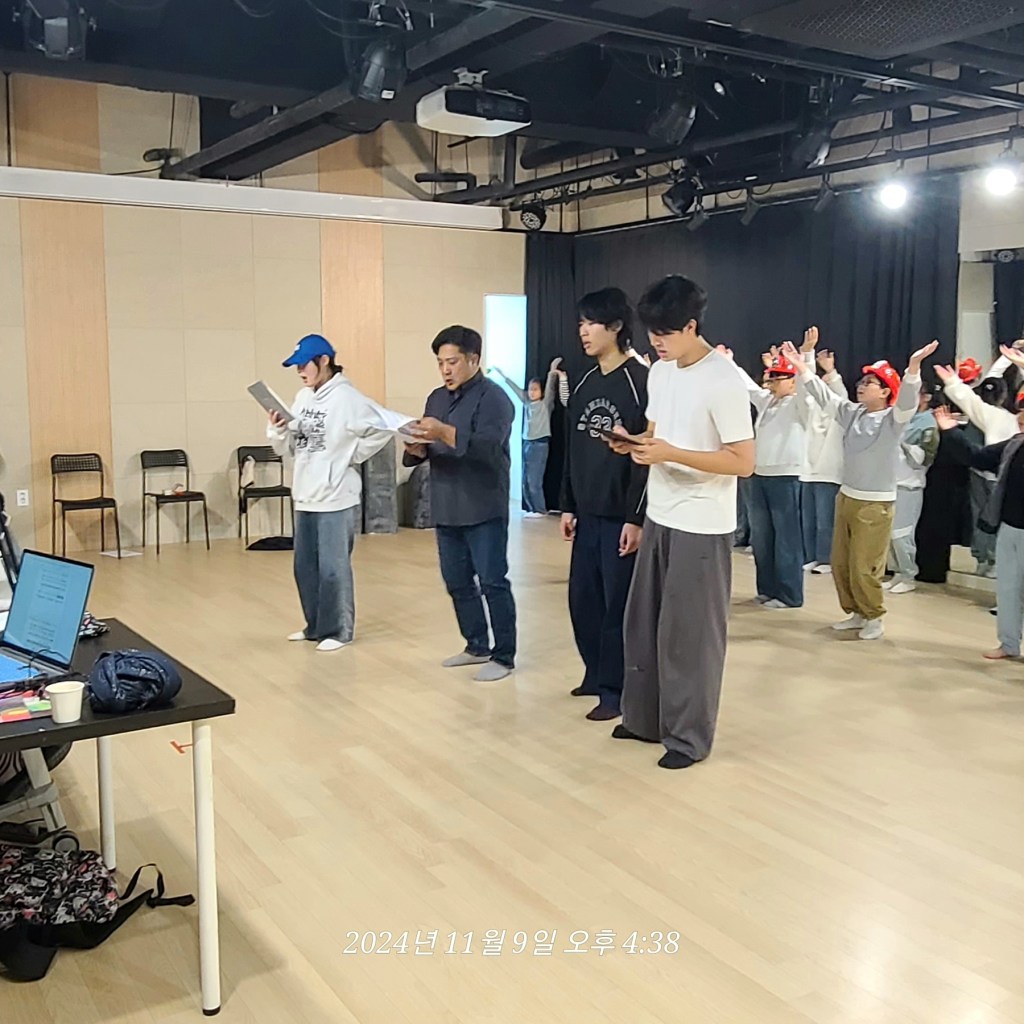 달나라에 간 공룡 어린이들에게 인기 폭발 (탁계석 대본 박영란 작곡) 달나라에 간 공룡 어린이들에게 인기 폭발 (탁계석 대본 박영란 작곡)