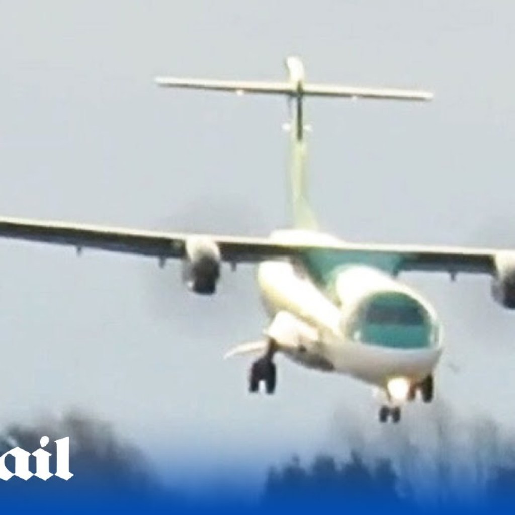 Storm Pia could disrupt Christmas travel plans as 80mph winds cause mayhem across the UK Storm Pia could disrupt Christmas travel plans as 80mph winds cause mayhem across the UK