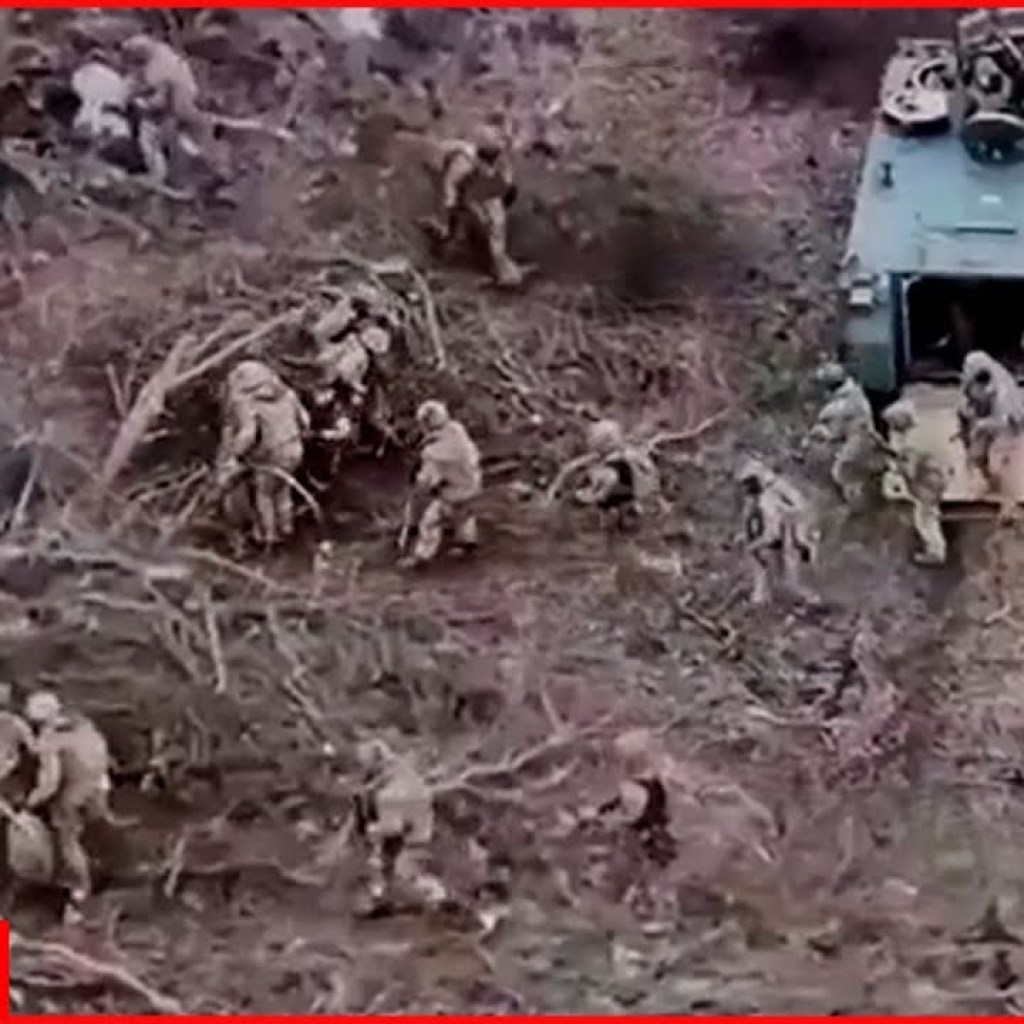 Ambushing Russians, Ukrainian fighters dismount military equipment and destroy surviving invaders Ambushing Russians, Ukrainian fighters dismount military equipment and destroy surviving invaders