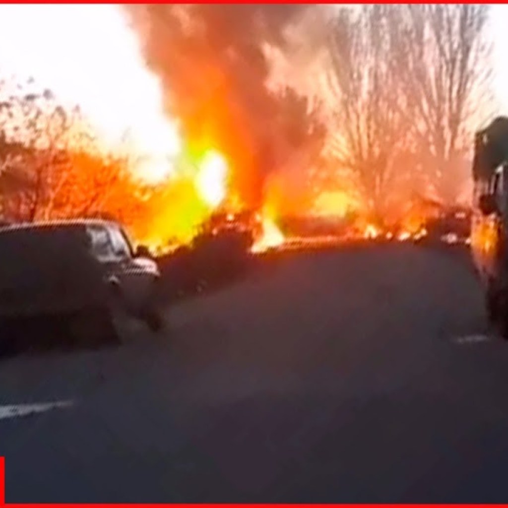 Footage of Russian military convoy hit by HIMARS – KAMAZ are on fire, over 120 soldiers are killed Footage of Russian military convoy hit by HIMARS – KAMAZ are on fire, over 120 soldiers are killed
