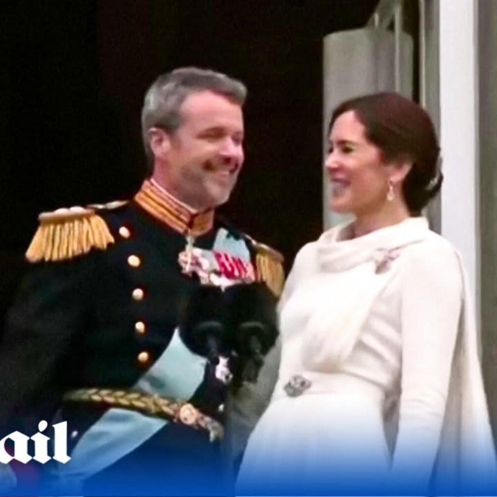 Sealed with a kiss! Denmark’s new King Frederik is joined by Queen Mary in balcony appearance Sealed with a kiss! Denmark’s new King Frederik is joined by Queen Mary in balcony appearance
